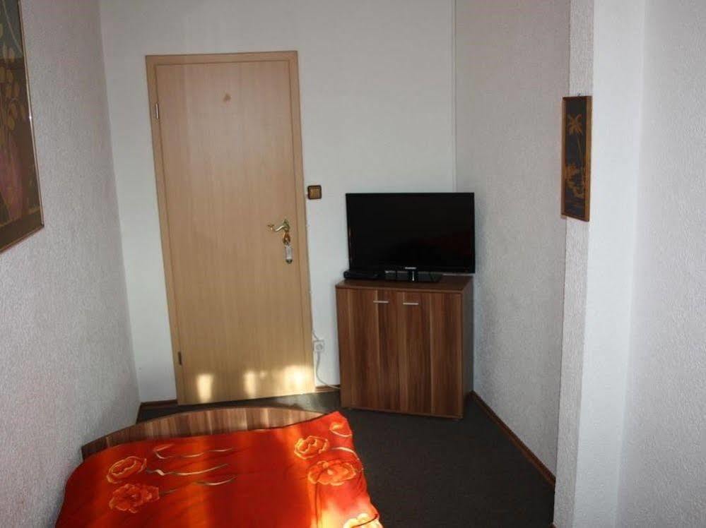 Hueblers-Schlafquartier Hotel Furstenwalde Exterior photo